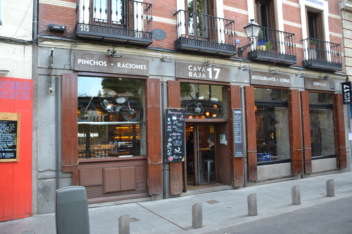 Fachada del restaurante Cava Baja 17